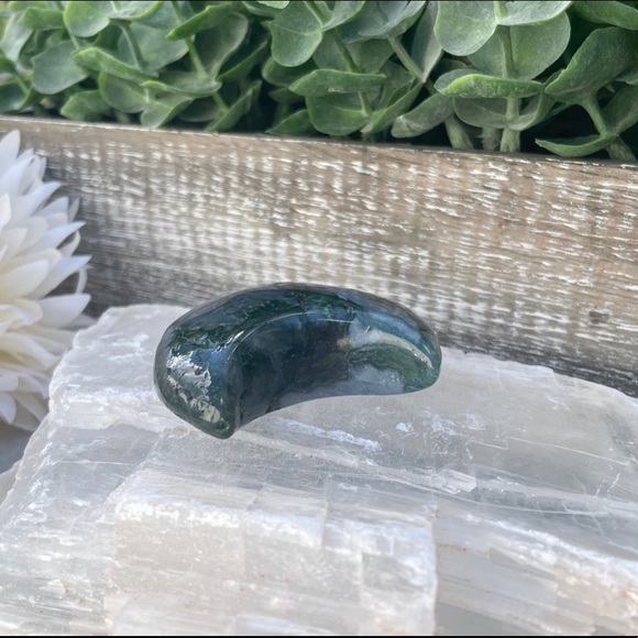 Moss Agate Moon Crystal - Picture 6 of 11